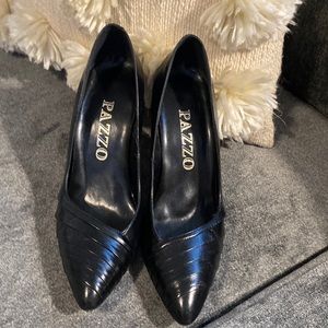 Vintage black pumps